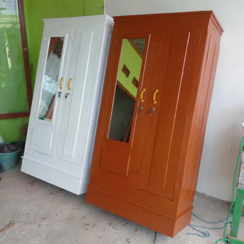 Menjual almari kayu