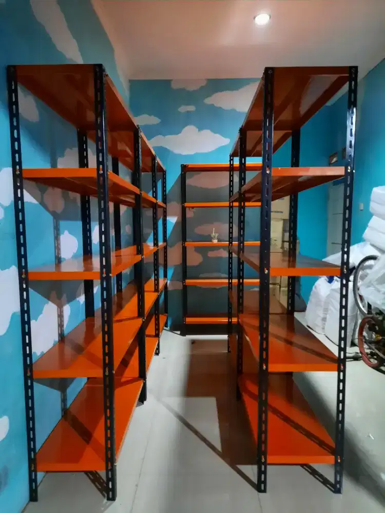 Rak besi siku lubang