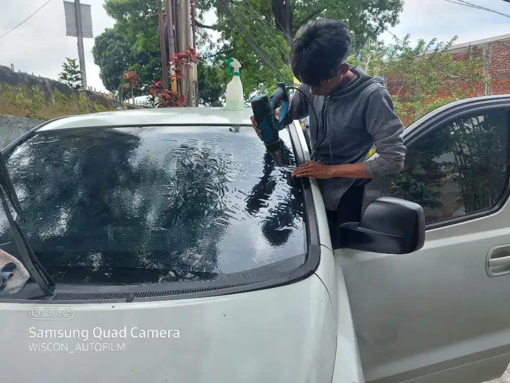 teknisi kaca film mobil dan gedung panggilan