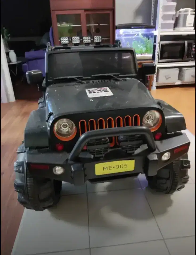 Mobil Aki Jeep Besar