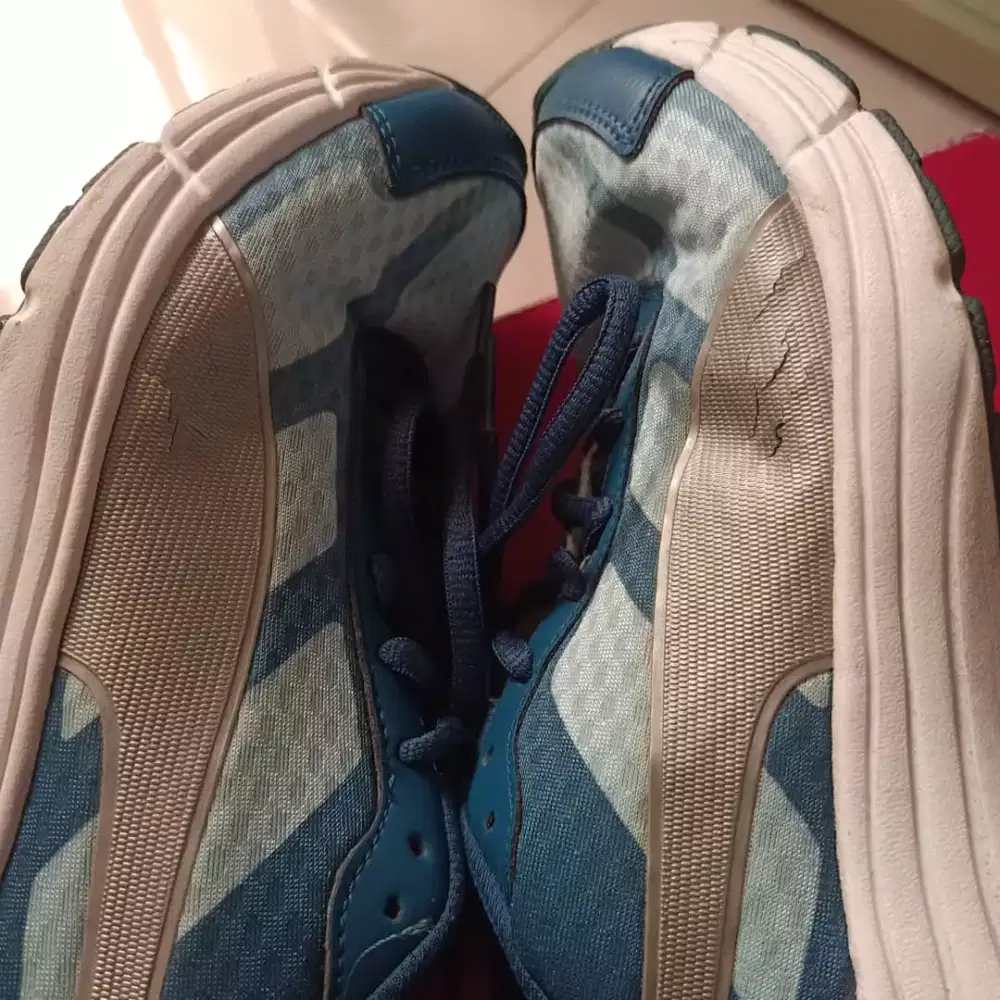 Sepatu olah raga  puma ukuran 39