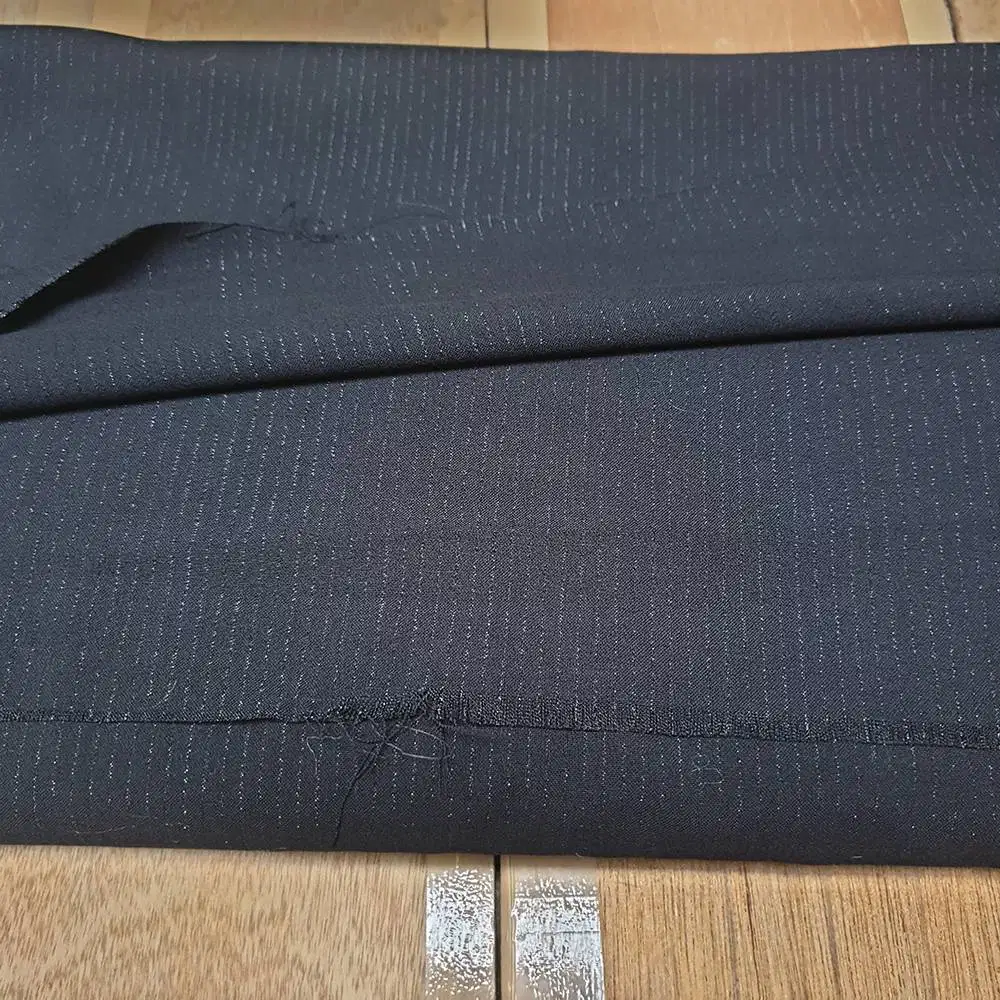 Kain Celana Wanita Garis Besar Dan Kecil