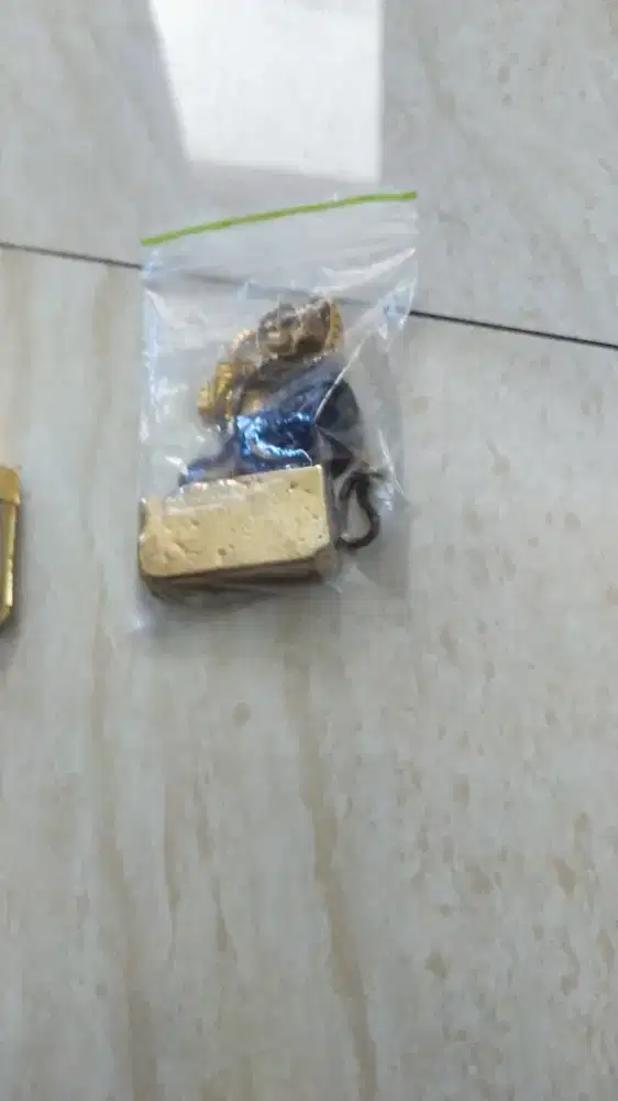 DI BELI EMAS DAN BERLIAN