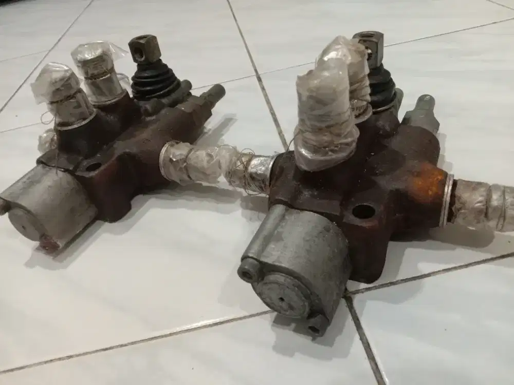 Hand Valve untuk Hidrolis Press