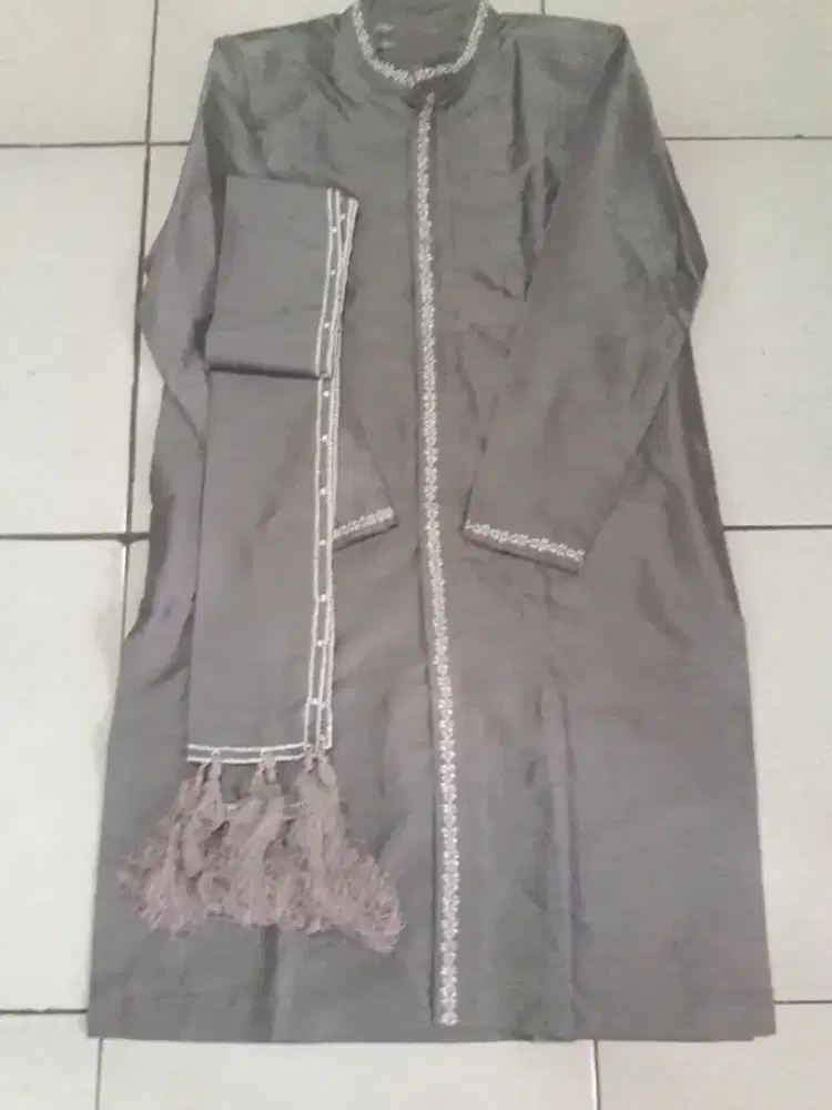 Gamis  1set  3 pis baju cela  silk shantung size 34 / large   silver