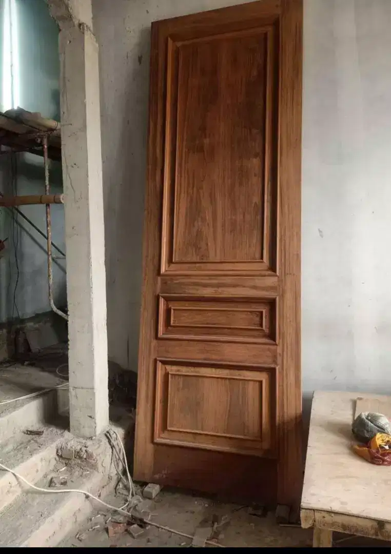 Pintu jati tua dan kusen kamper ulin merbau.