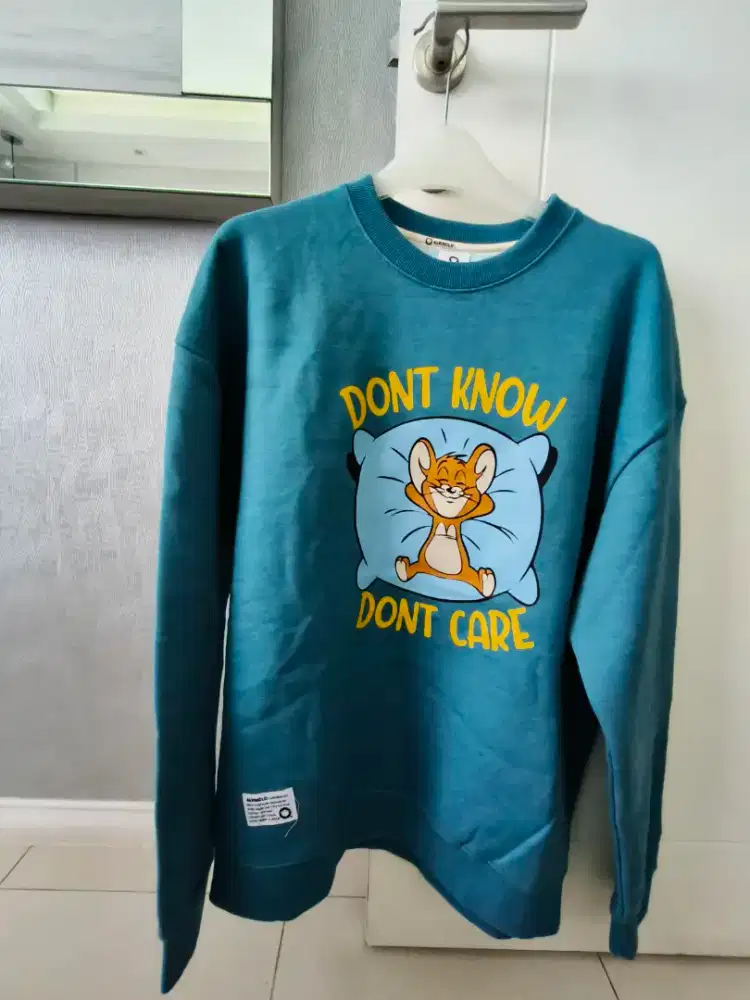 152.  Crewneck Jerry Biru Tosca