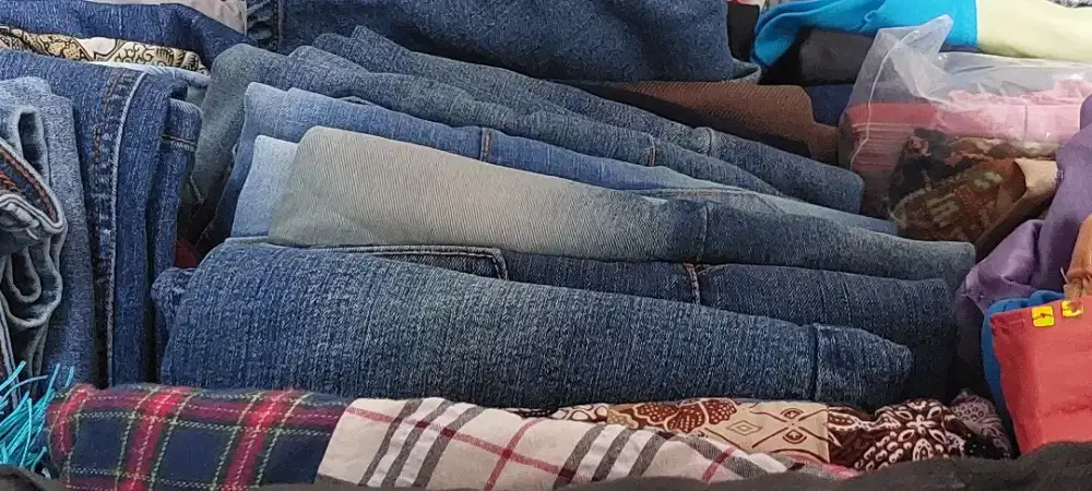 Jeans kondisi 99% utk wanita bb 37-46kg. SALE