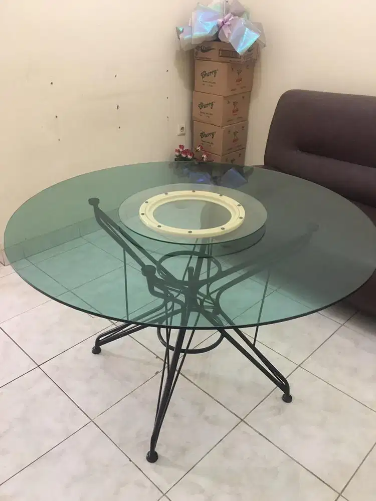 Meja Makan Kaca Bundar Bekas / Second
