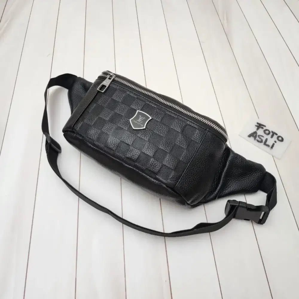 BUMBAG LOUIS VUITTON LEATHER (ADA NOSER)