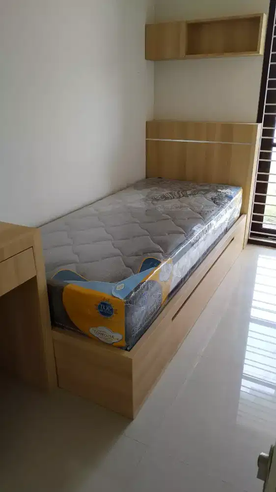 Tempat tidur single