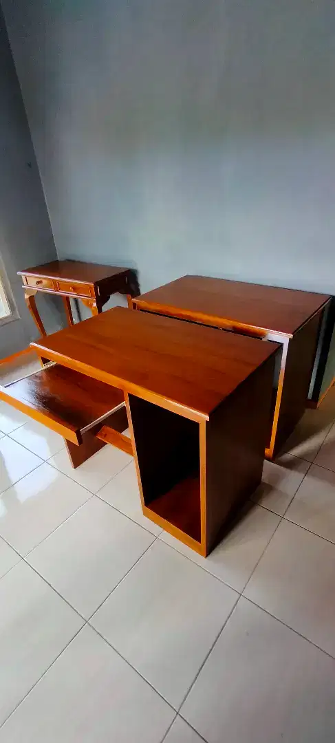 Meja komputer jati