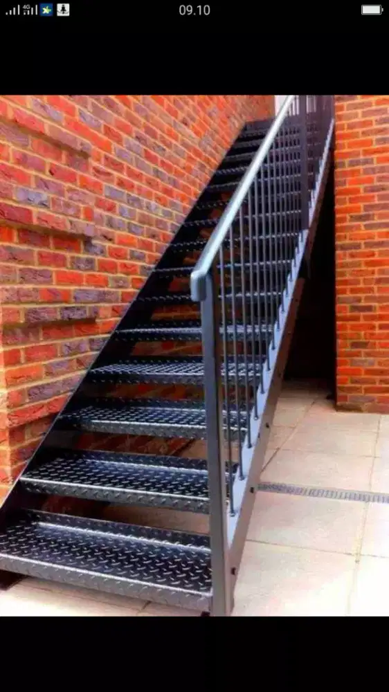Tangga rebah besi galpanis motip plat bordes
