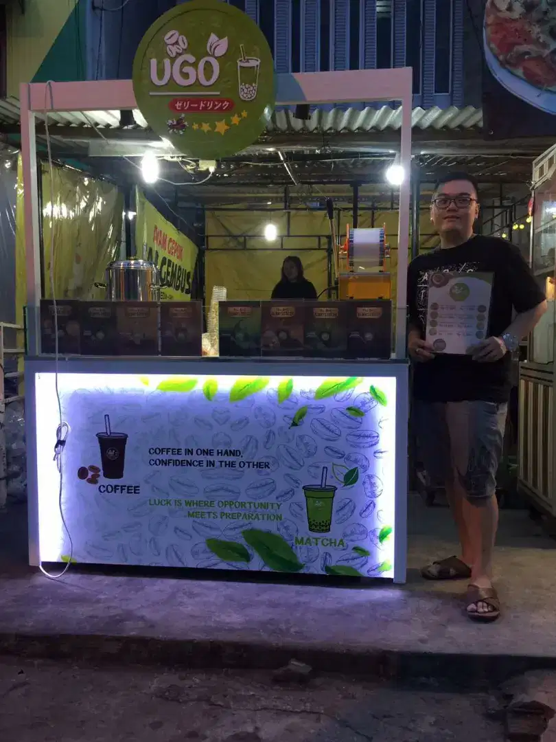 Gerobak minuman dengan lampu dan LED