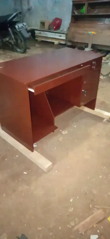 Meja komputer ..
