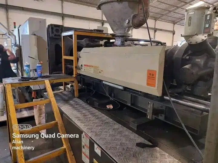 Dijual mesin injection merk WELTEC kapasitas 380 ton, kondisi hidup