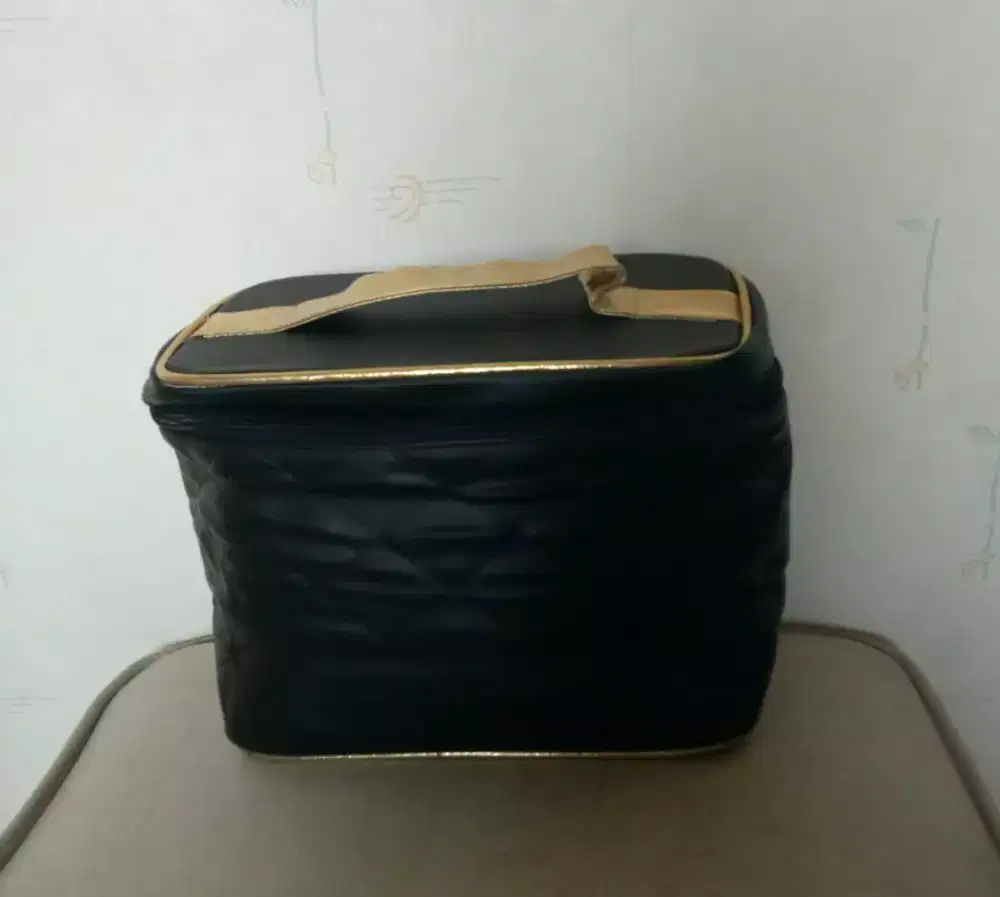 Tas Kosmetik Hitam