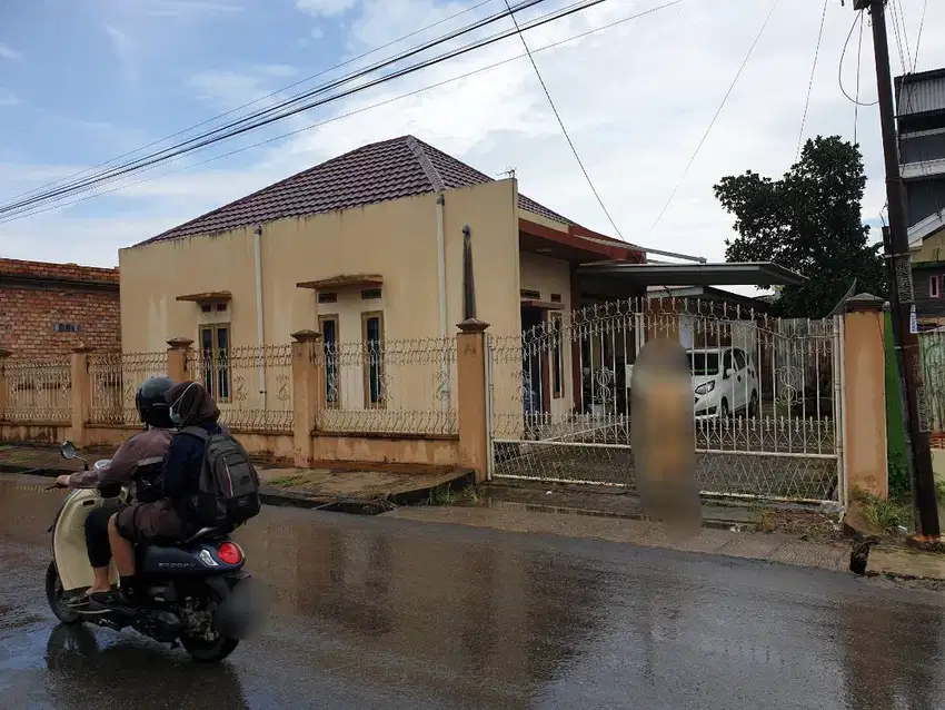 Dijual 2 Rumah dan tanah 1 sertifikat