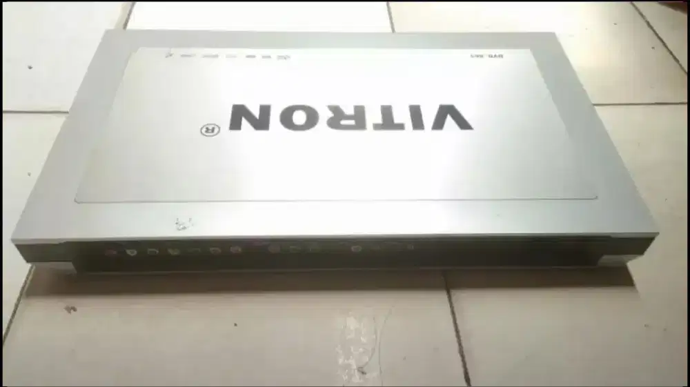 DVD player Vitron 663 , udah ada colokan VGA , minus remote hilang.