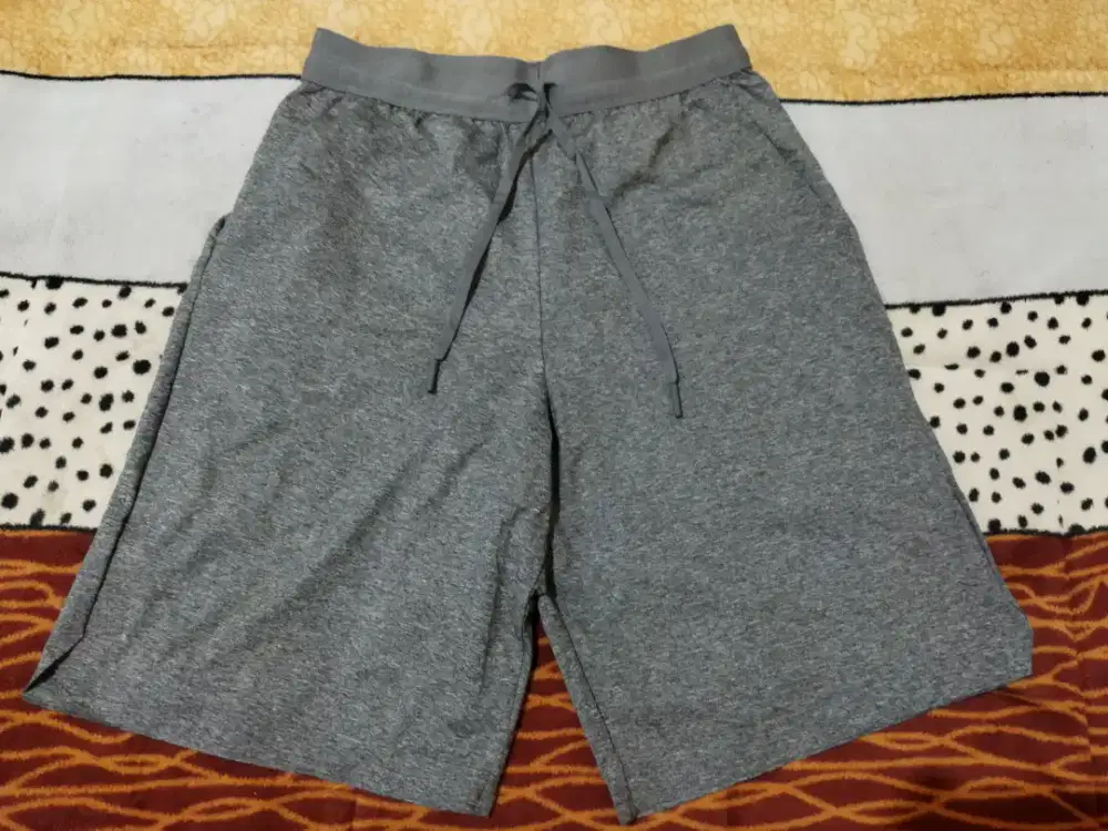 Celana second uniqlo