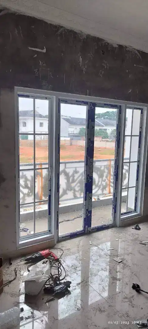 Sekat pintu kaca partisi aluminium upvc