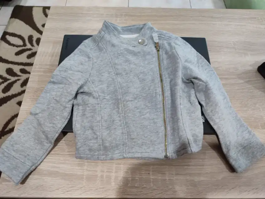 Dijual baju anak atau luaran merk oshkosh 18 bulan