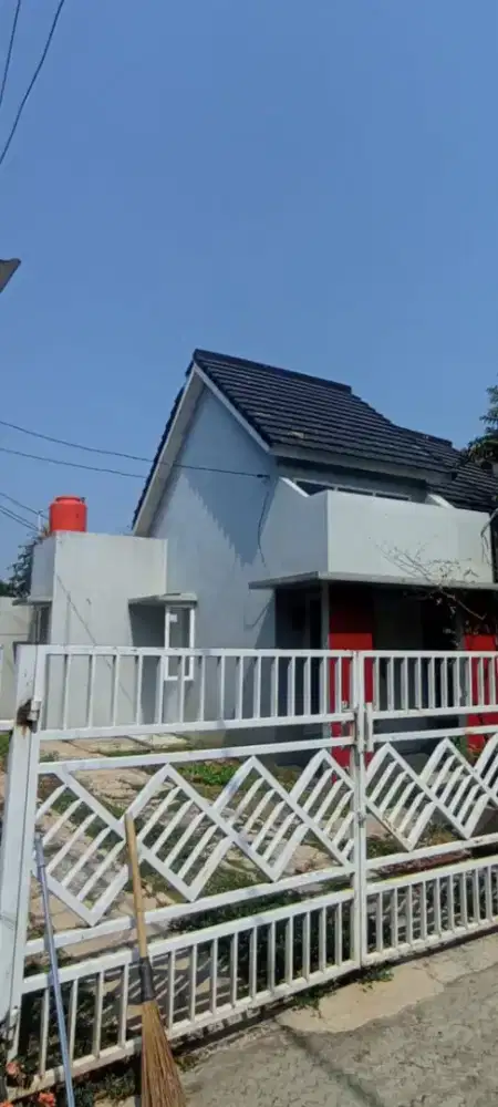 DISEWAKAN RUMAH DEKAT GDC DEPOK CARPORT BESAR