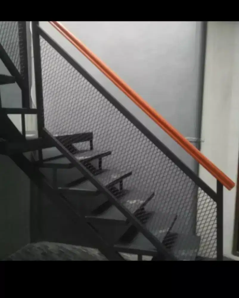 tangga besi ralling expanda