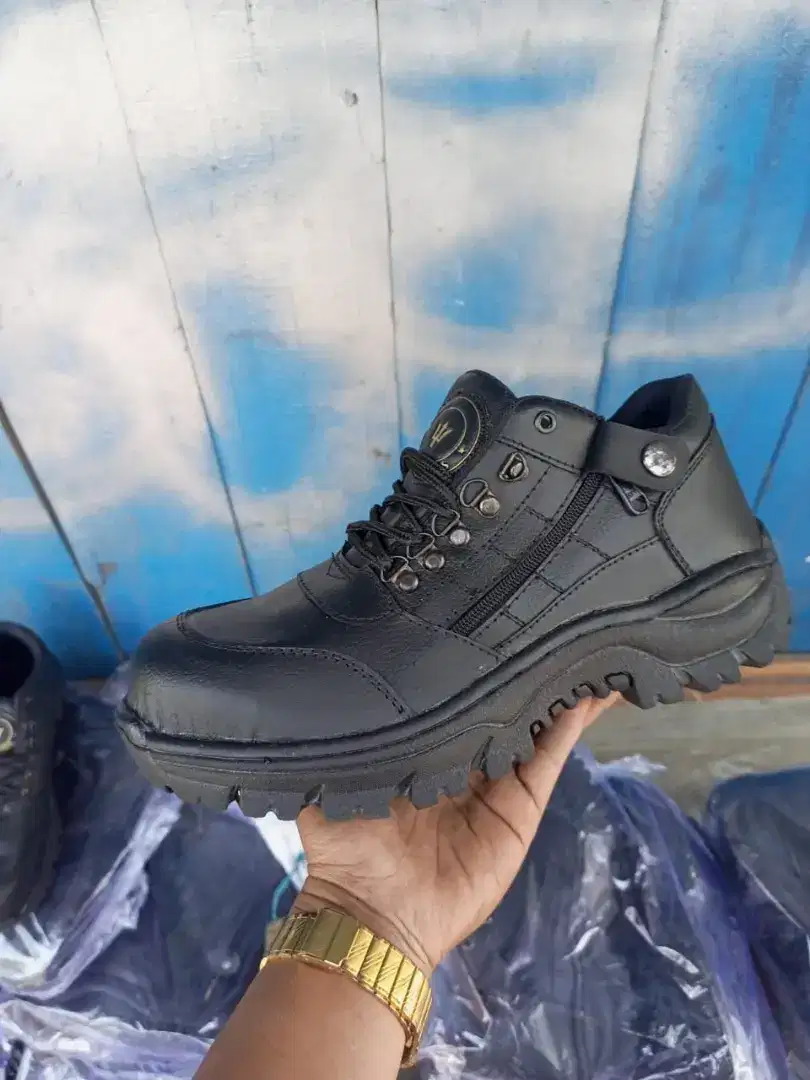 Ready sepatu safety shoes merek Barbados bhn kulit asli. Sol sdh jahit