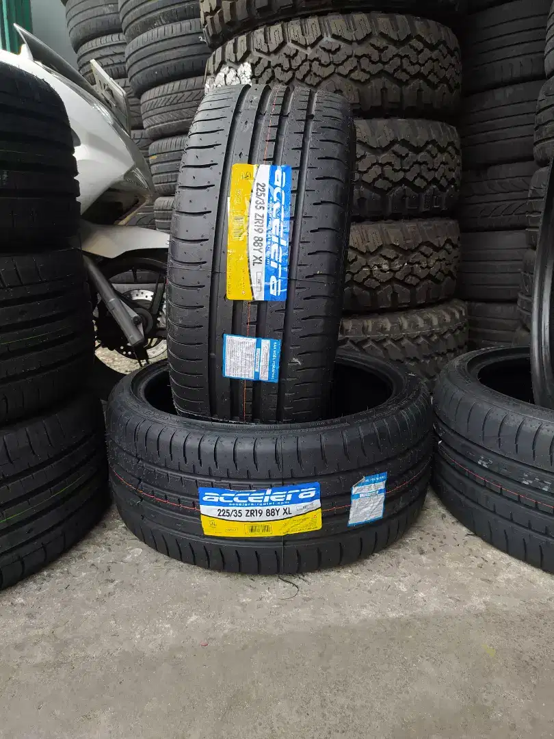 Ban accelera phi 225 35 19