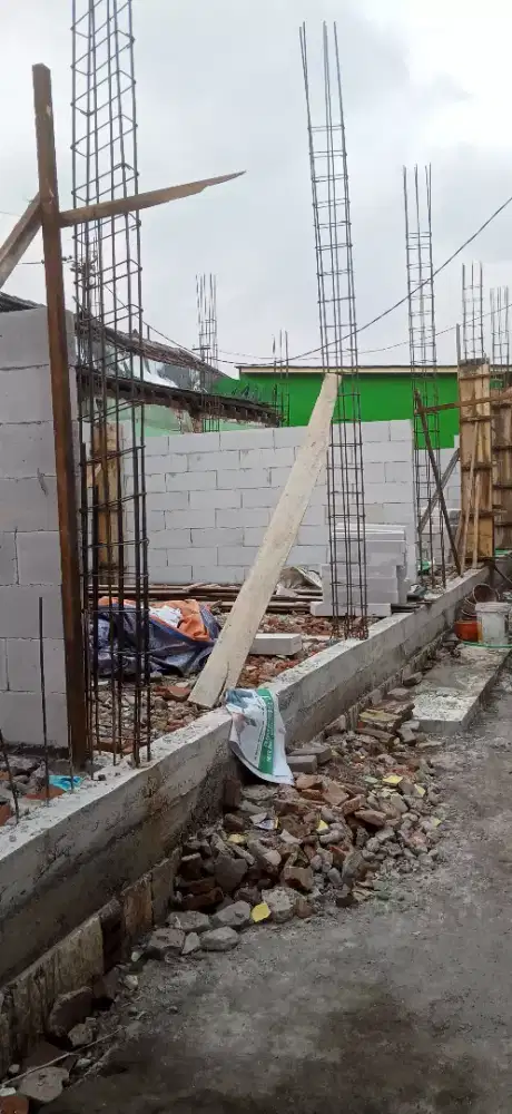 Tukang bangunan rumah