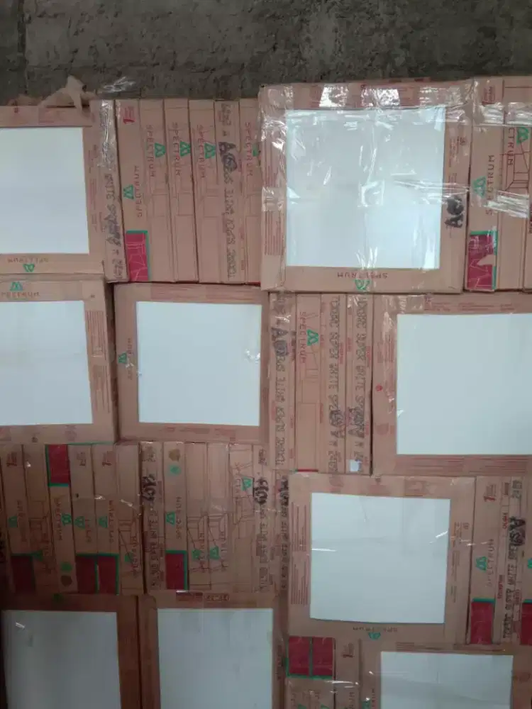 Keramik putih 40x40 mulia