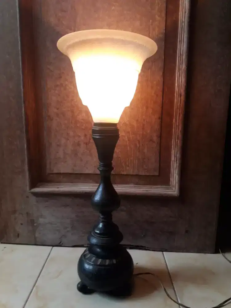 Lanpu tidur meja kayu antik