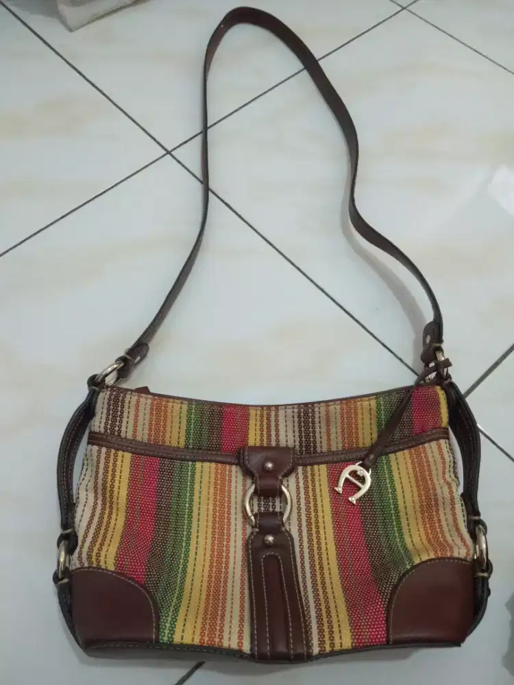 Tas etiene eigner beli di amerika