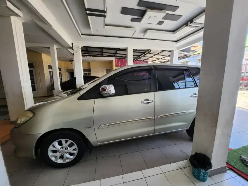 Jual innova G matic 2011