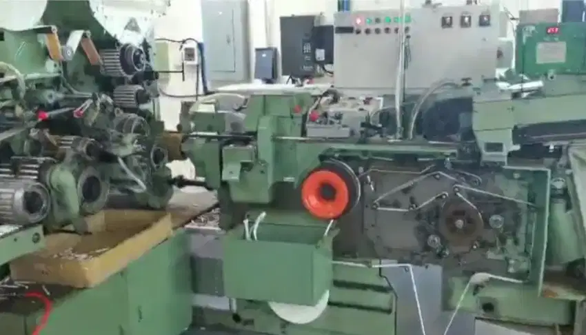 Cigarete maker machine
