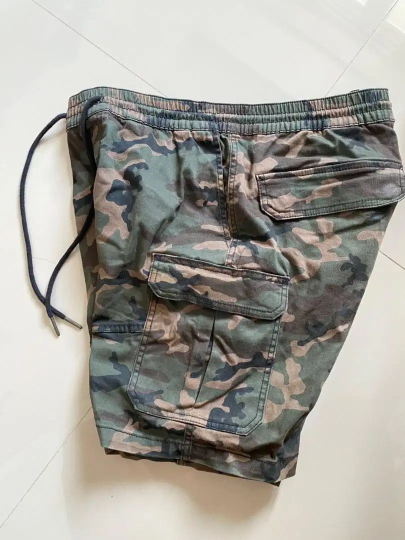 Celana Pendek Cargo Army Loreng H&M