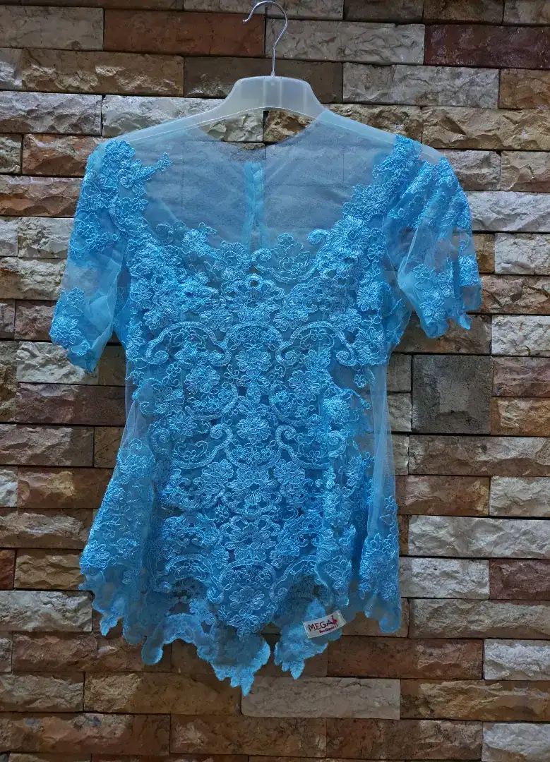 Kebaya modern karya Mega