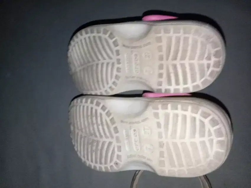 Sepatu sandal Crocs ukuran 27 Minnie mouse
