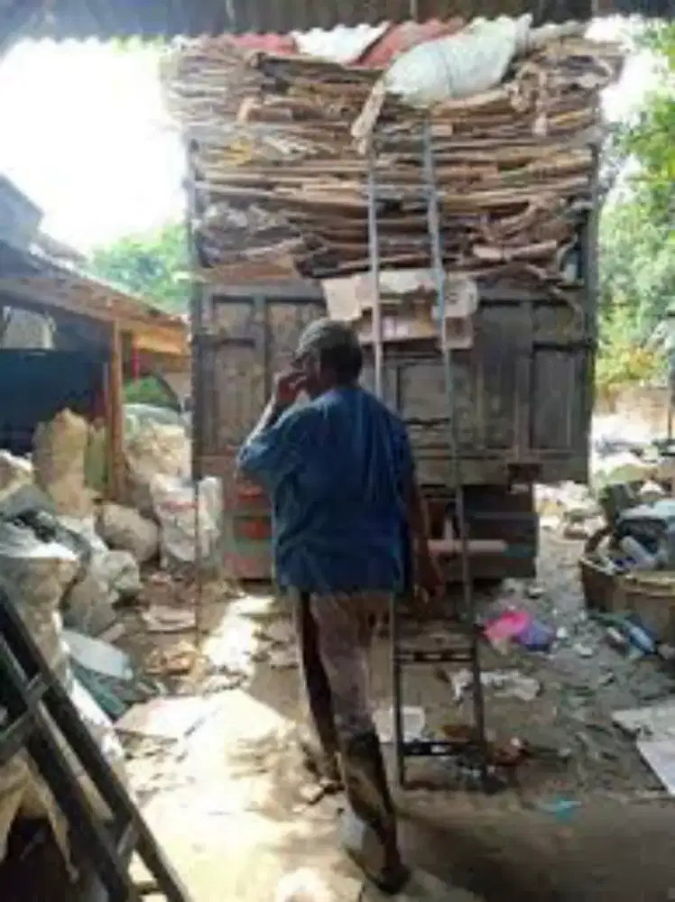Rombeng jual beli barang bekas segala macam