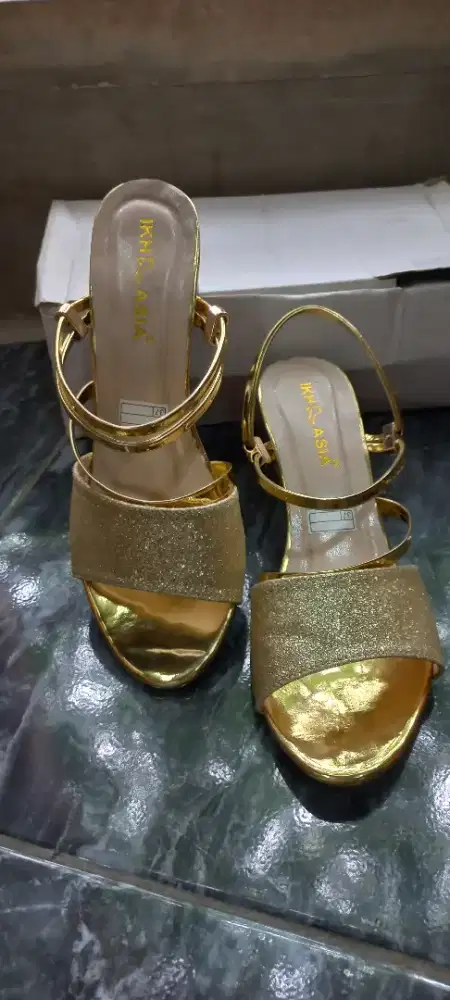Sendal heels hak tahu gold emas glitter