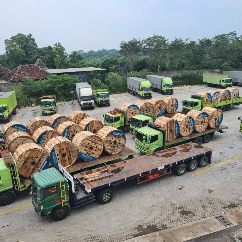 Kami rajanya tronton. Sewa tronton los bak ready 20 unit setiap hari.