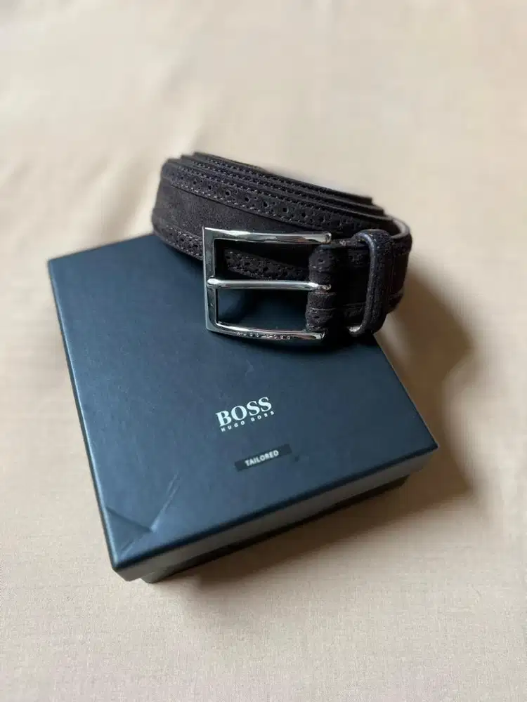 Authentic, Belt Hugo Boss, Size UK 105, brand new. Blm pernah dipakai.