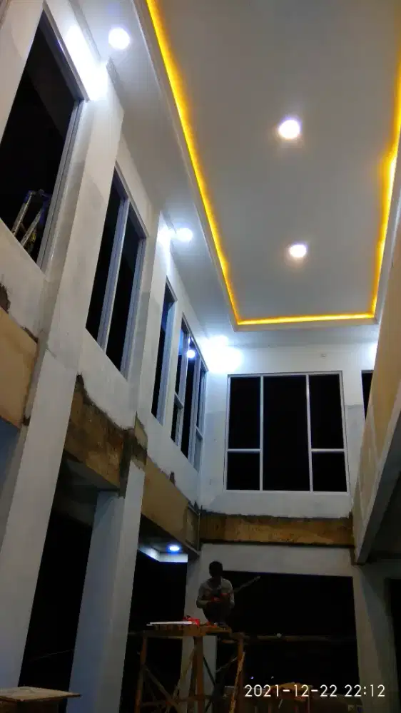 Pemasangan Plafon Gypsum berikut cat putih