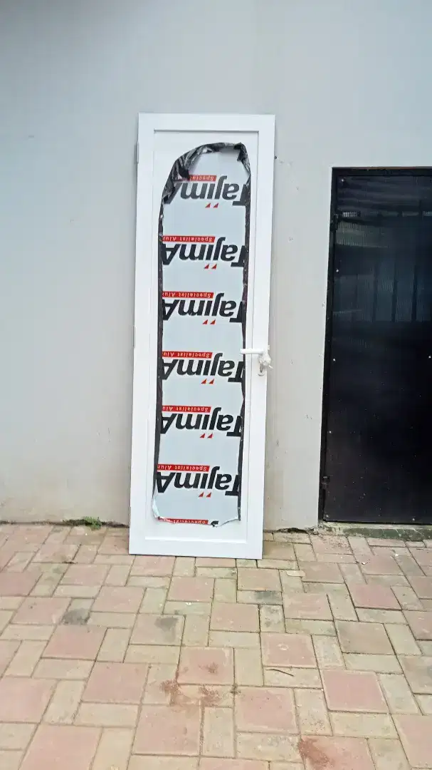 pintu kamar mandi