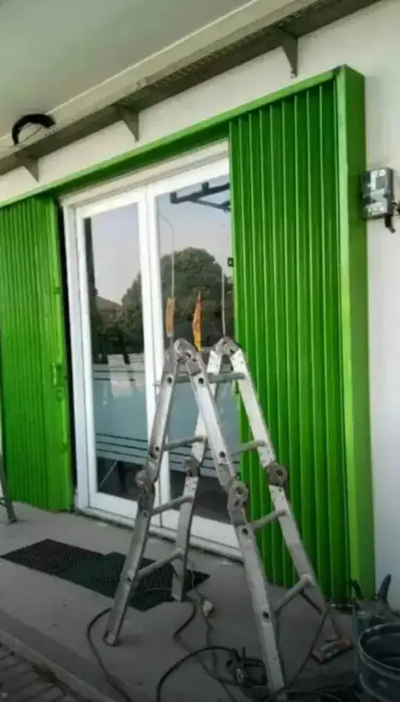 Rolling door folding gate
