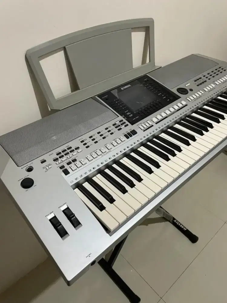 Keyboard dan alat pentas