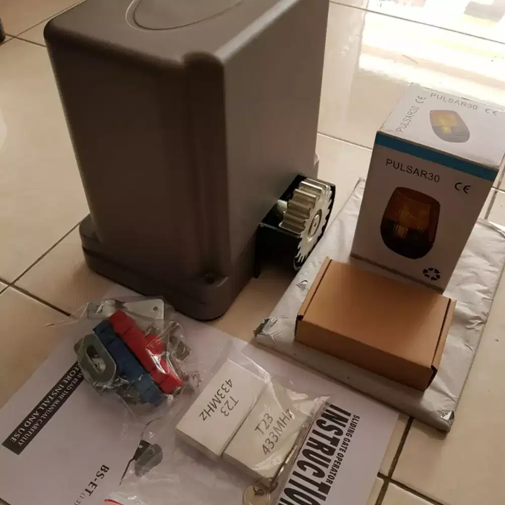 Mesin otomatis pintu garasi dan rumah