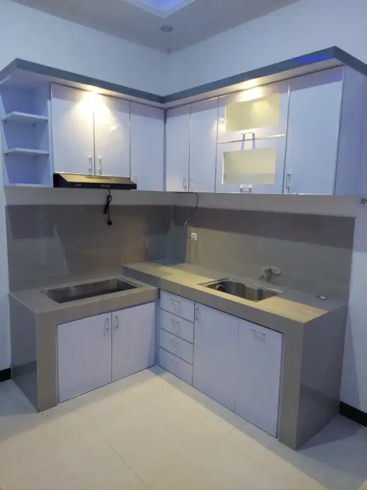 Kitchen set asri dengan hpl putih  AA