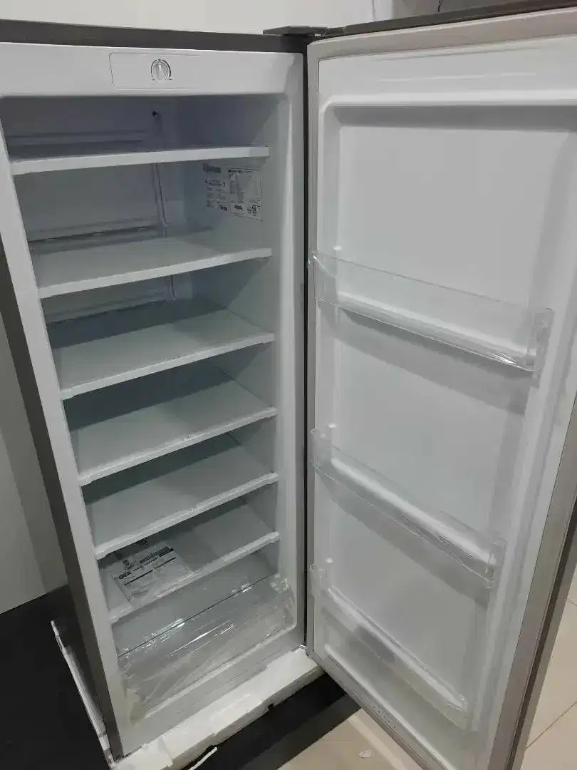 Kulkas Freezer Gea Upright GF-24DC 189 L Lemari Es Batu